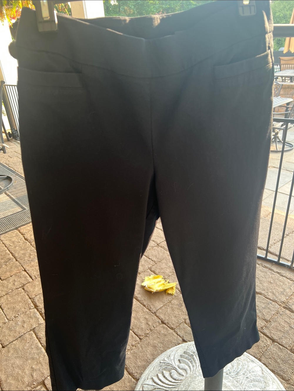 Briggs New York Black Cropped Stretch Capris